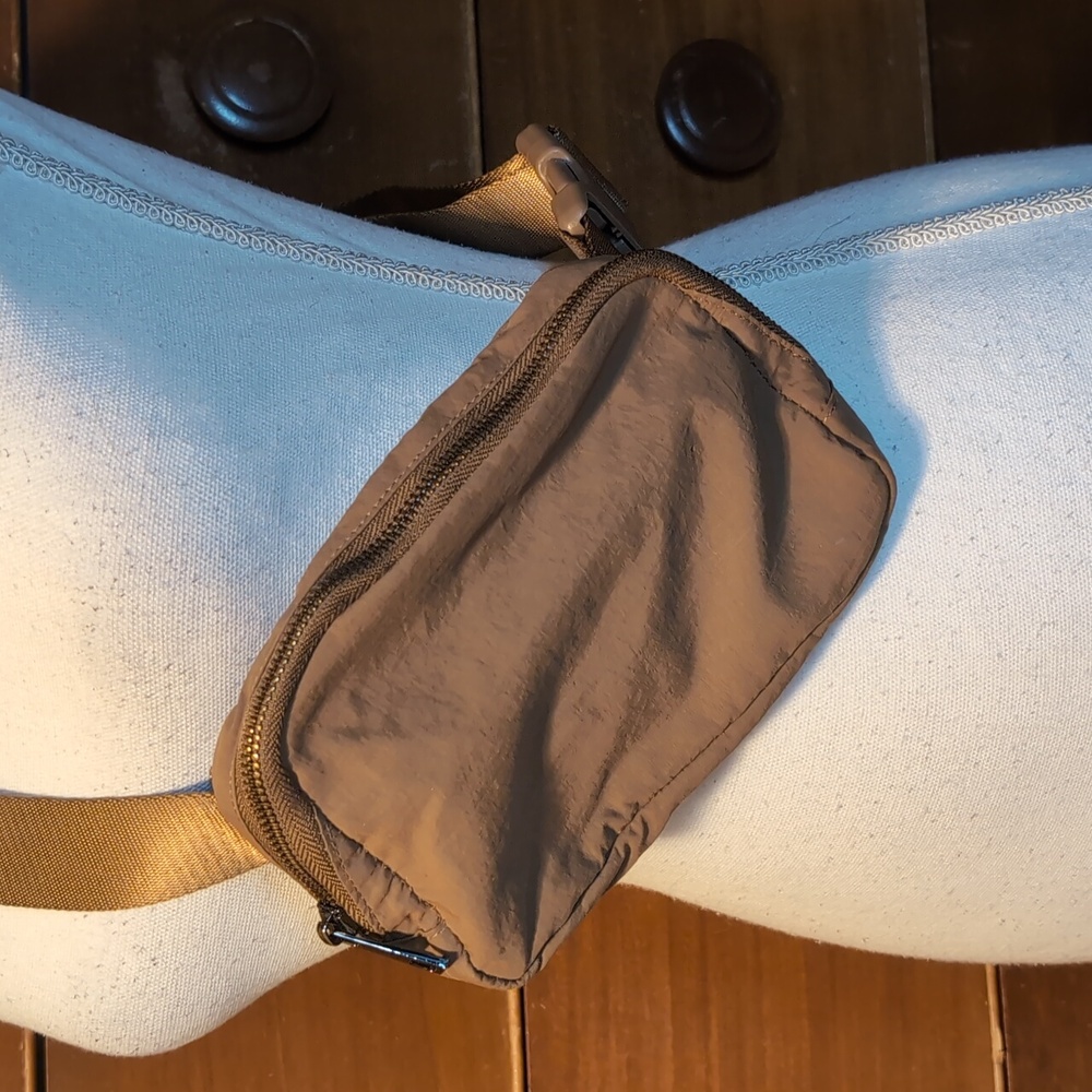 Tan Everywhere Belt Bag Casual Travel Purse Fanny Pack - Picture 2 of 13